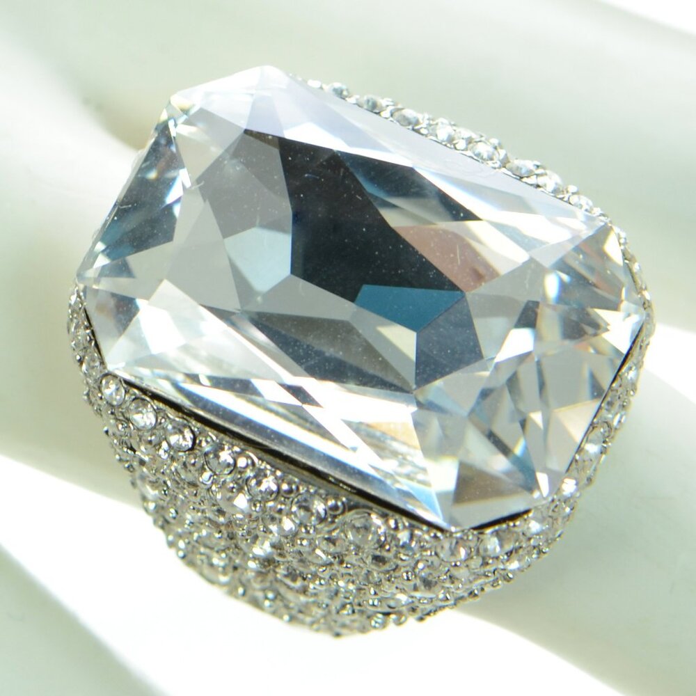 OSCAR DE LA RENTA Crystal Cocktail Ring